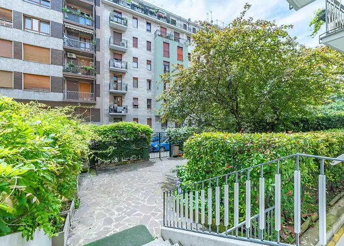 500 m from Corso Sempione, Close to Metro M5